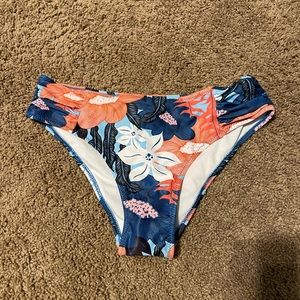 Floral bikini bottoms. Beachsissi size small.